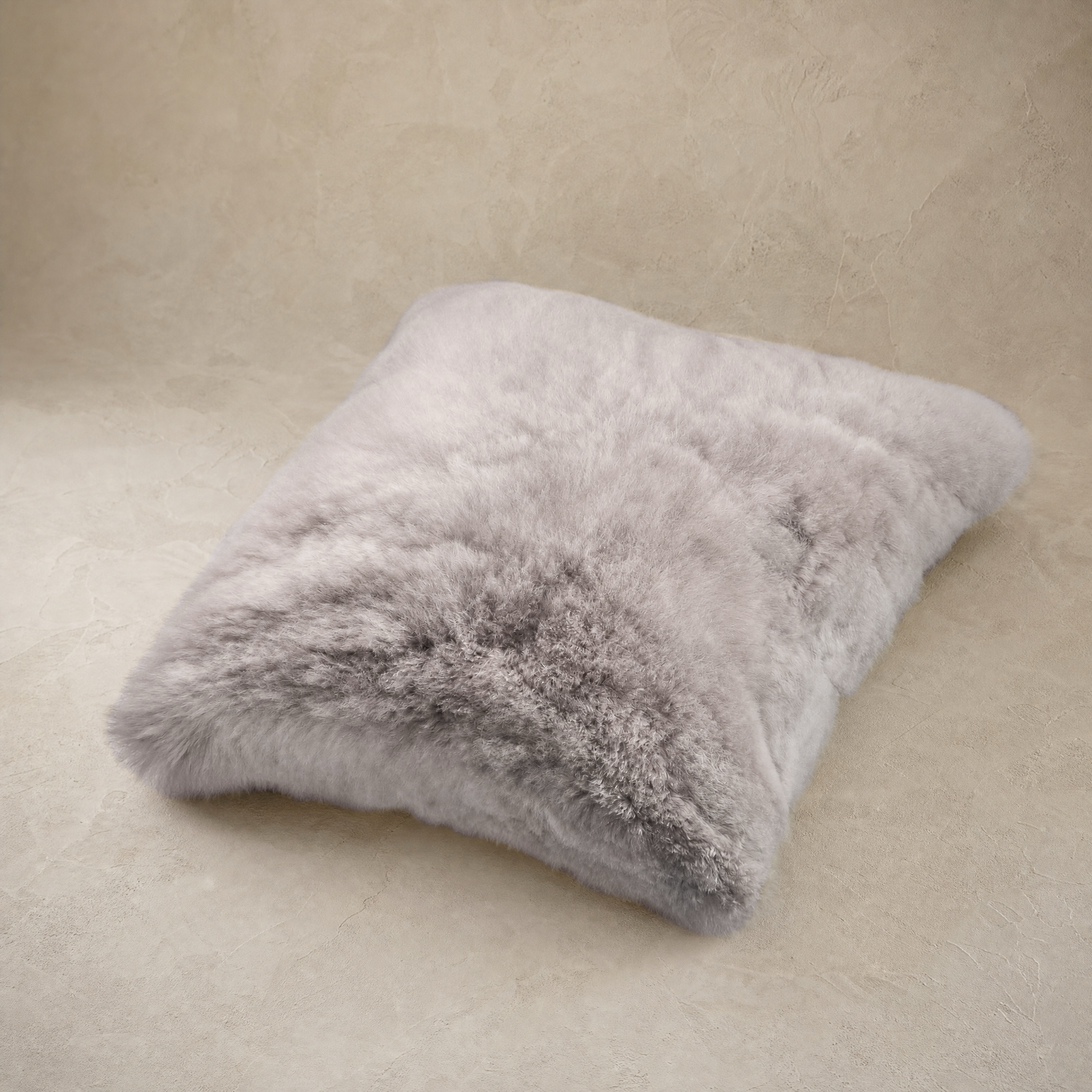Light gray baby alpaca fur cushion – Alpaca Gold Standard